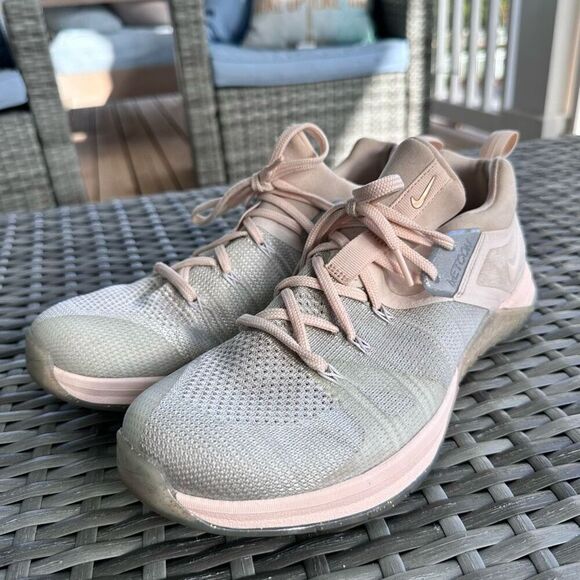 Nike Metcon Flyknit 3 Running Shoe Sneaker Womens 12 Matte Silver Guava Ice BQ87 - Picture 2 of 11